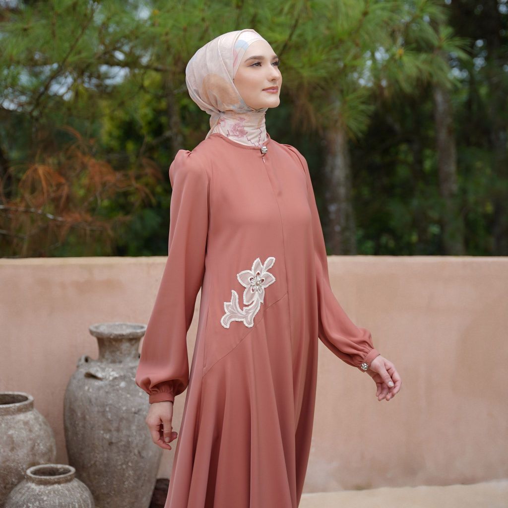 Faye Abaya